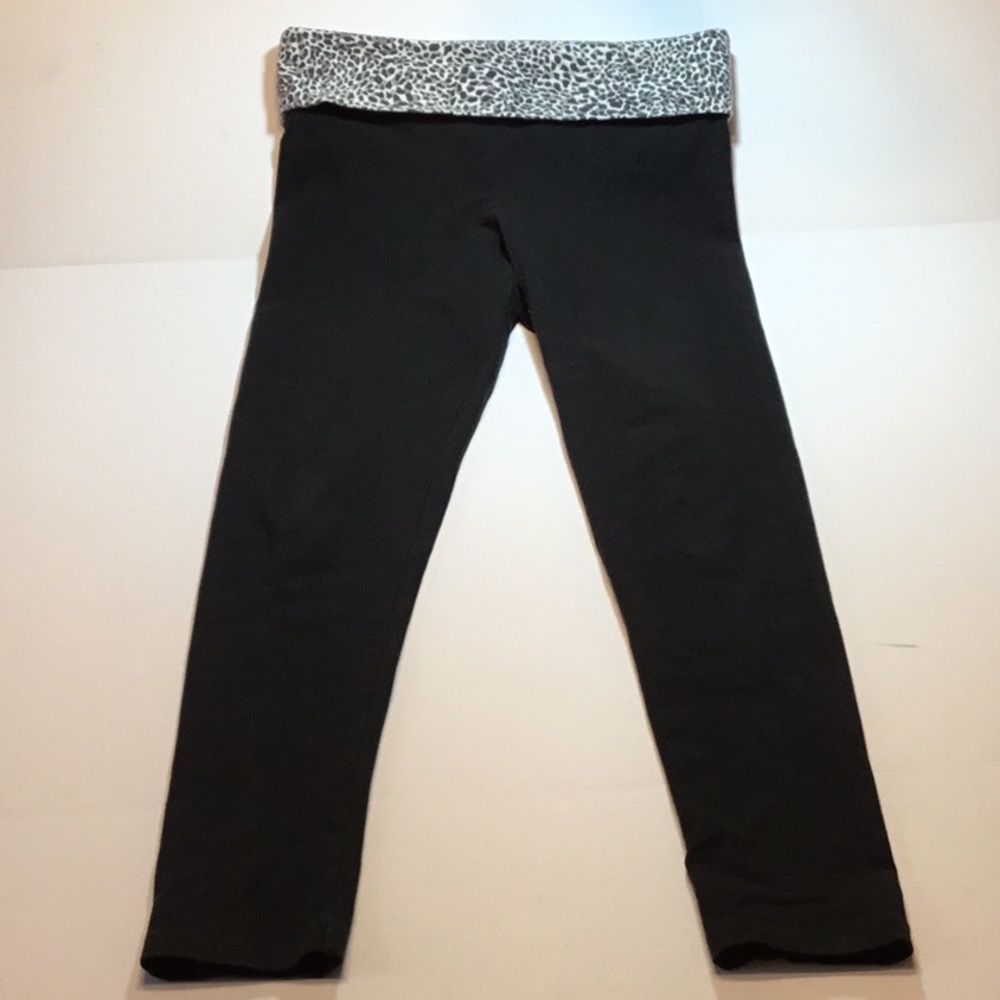Victoria secret yoga pants size small short
